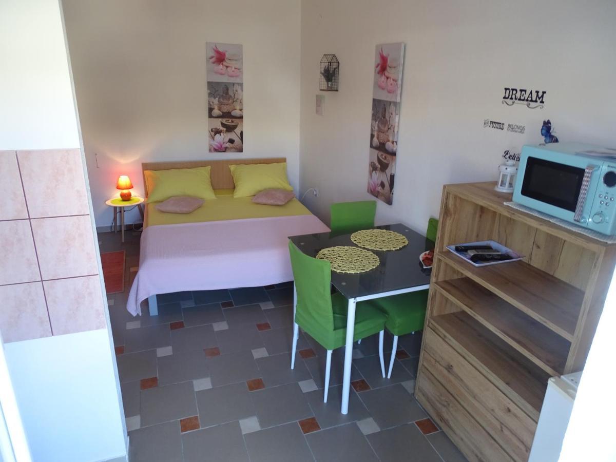 Dinjiška Apartments Sime מראה חיצוני תמונה