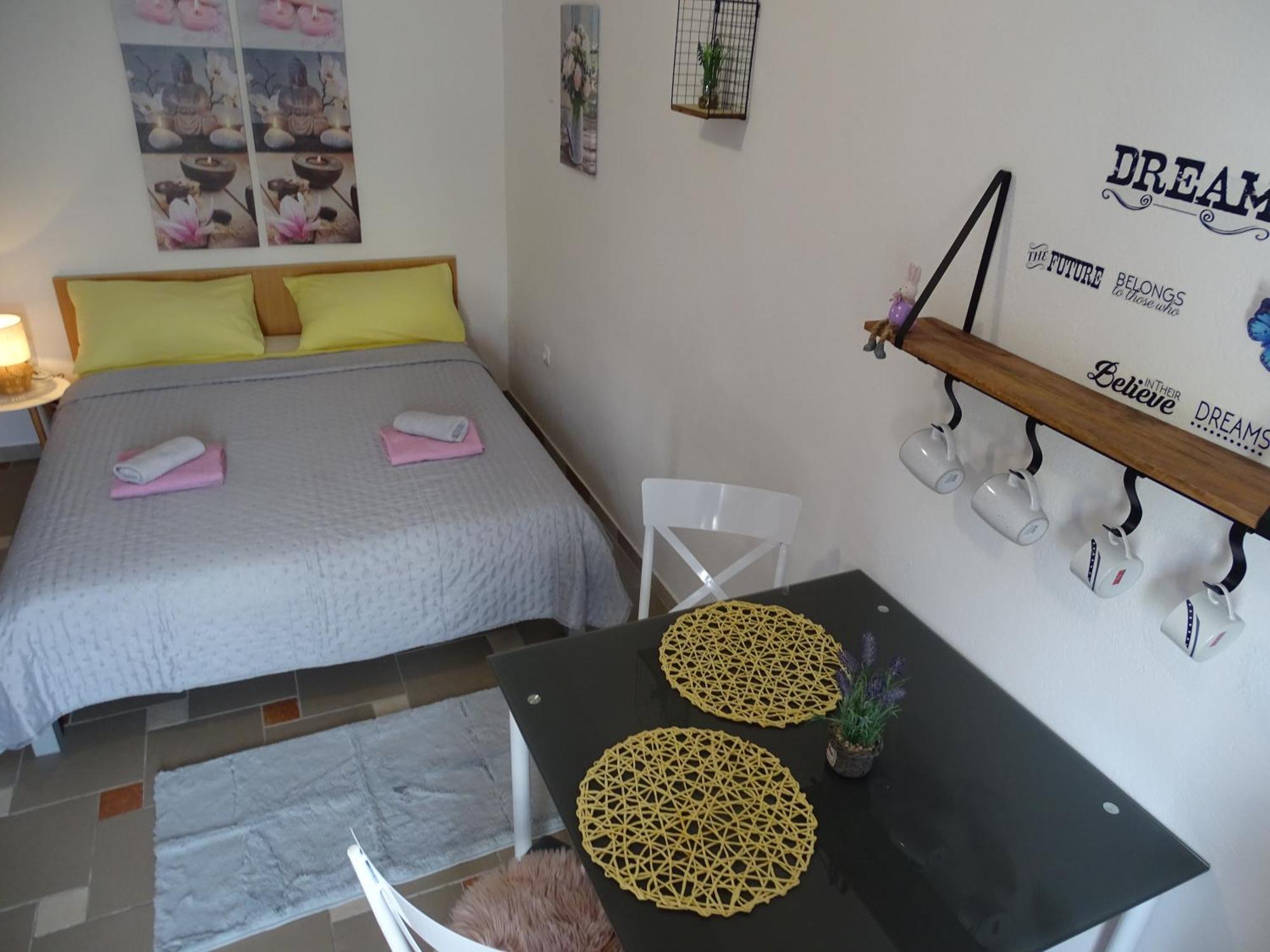 Dinjiška Apartments Sime מראה חיצוני תמונה