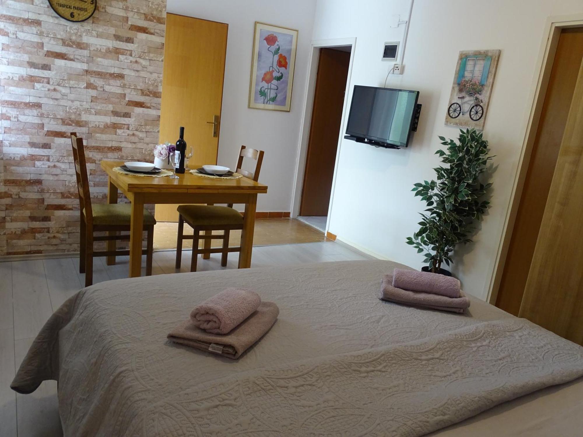 Dinjiška Apartments Sime מראה חיצוני תמונה
